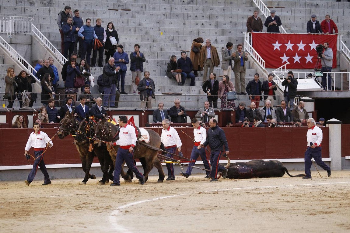 Vuelta al ruedo al último toro. 