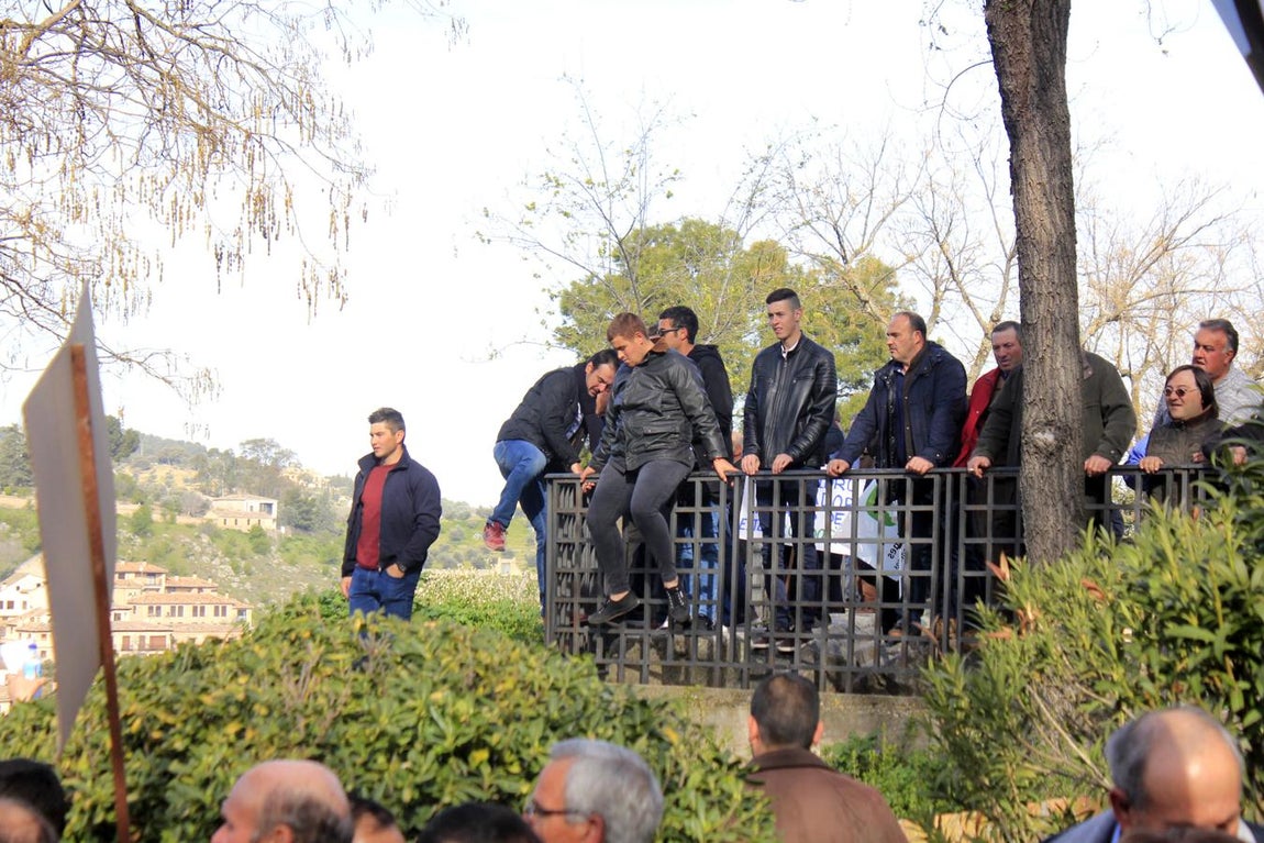 La protesta de los agricultores por la plaga de conejos, en imágenes