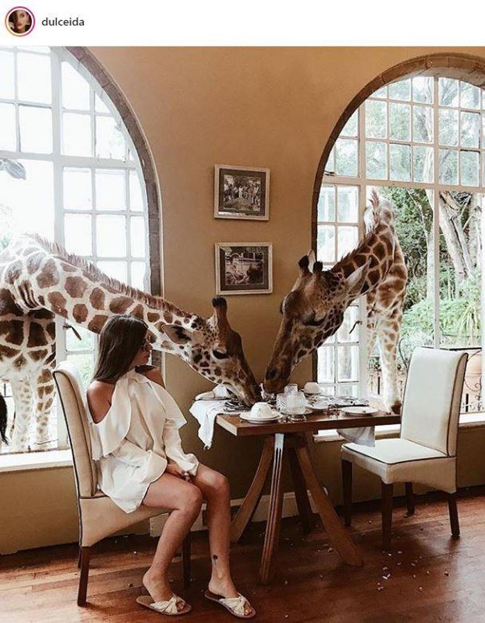 Dulceida y su mujer, Alba Paul, siguen disfrutando de su periplo africano a pesar de la polémica levantada por algunas de las fotos publicadas. 