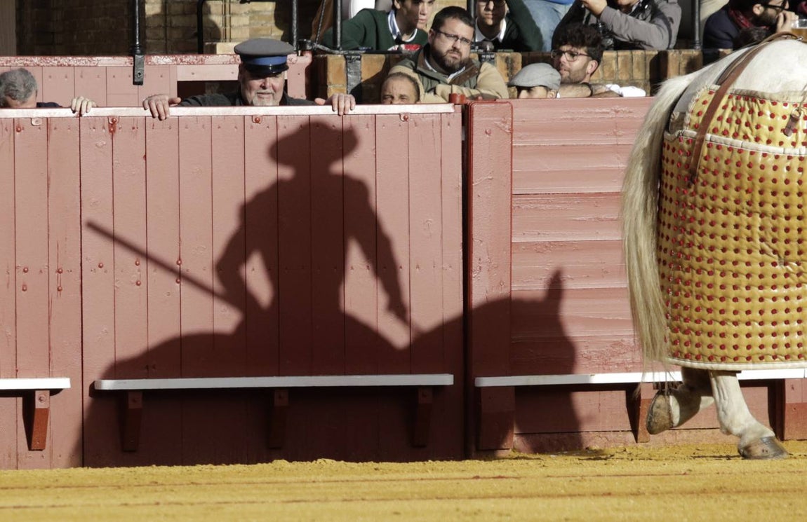 Las imágenes de la cogida de Román en la Maestranza