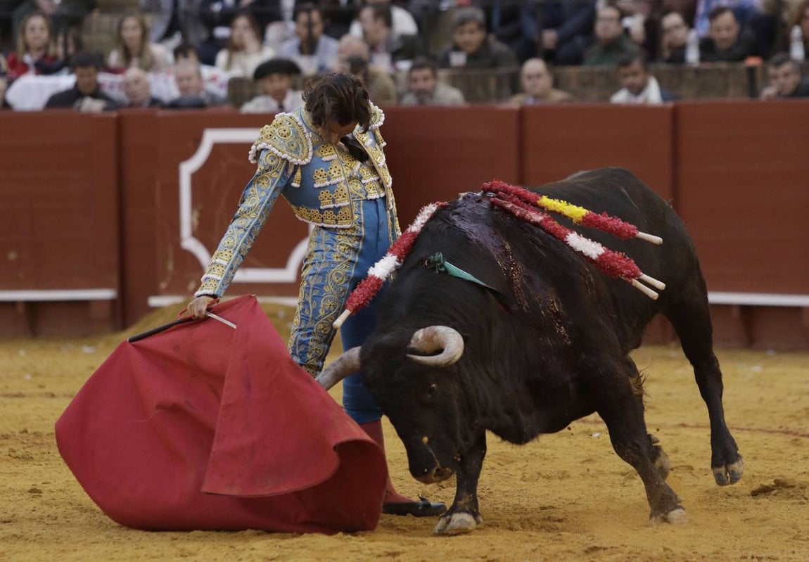 Las imágenes de la cogida de Román en la Maestranza