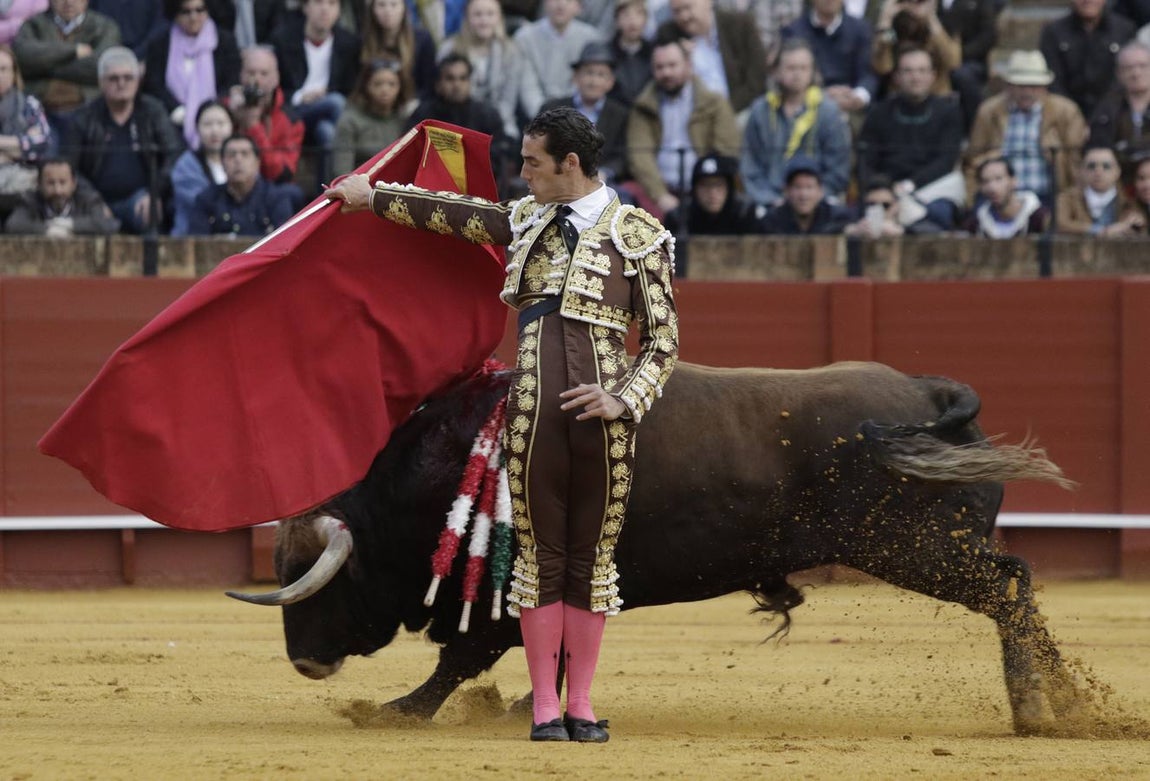 Las imágenes de la cogida de Román en la Maestranza