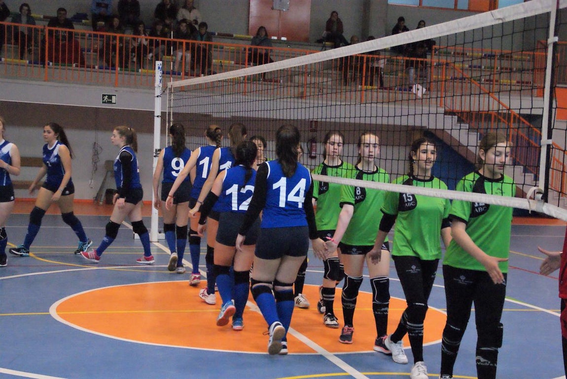 Las mejores imágenes del partido de voleibol juvenil femenino entre Santo Domingo Savio y Ntra. Sra. Consolación