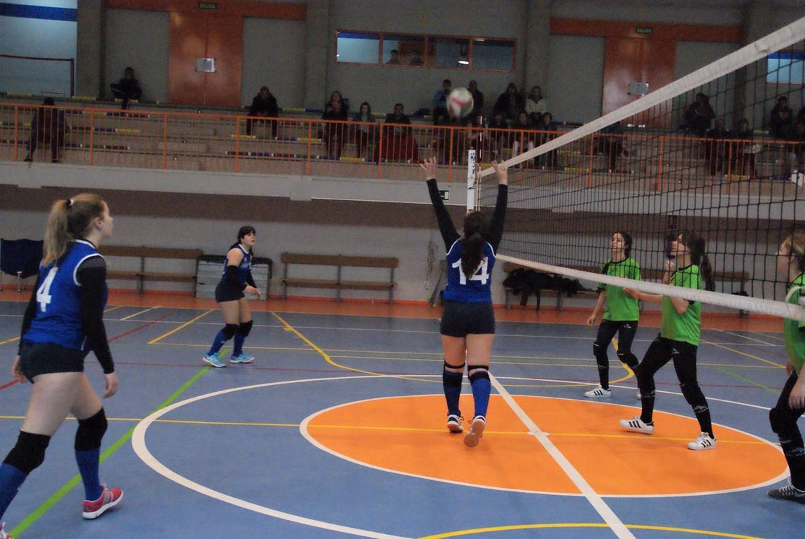 Las mejores imágenes del partido de voleibol juvenil femenino entre Santo Domingo Savio y Ntra. Sra. Consolación