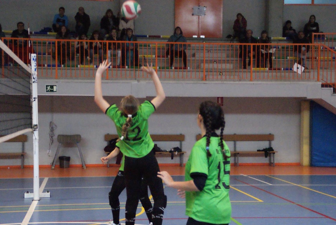 Las mejores imágenes del partido de voleibol juvenil femenino entre Santo Domingo Savio y Ntra. Sra. Consolación