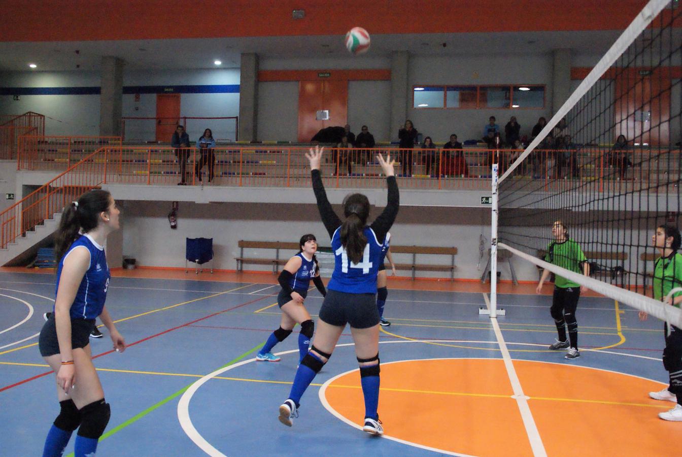 Las mejores imágenes del partido de voleibol juvenil femenino entre Santo Domingo Savio y Ntra. Sra. Consolación