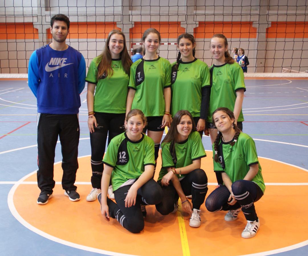 Las mejores imágenes del partido de voleibol juvenil femenino entre Santo Domingo Savio y Ntra. Sra. Consolación