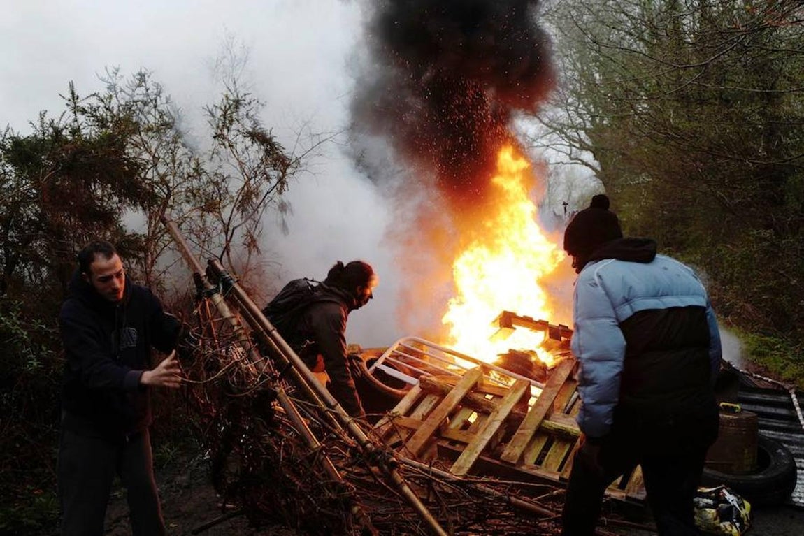 Los enfrentamientos entre Policía y manifestantes en Nantes, en imágenes. 