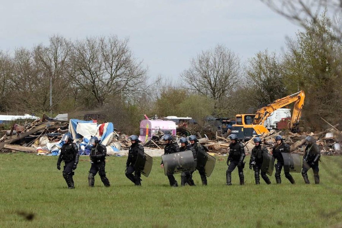 Los enfrentamientos entre Policía y manifestantes en Nantes, en imágenes. 