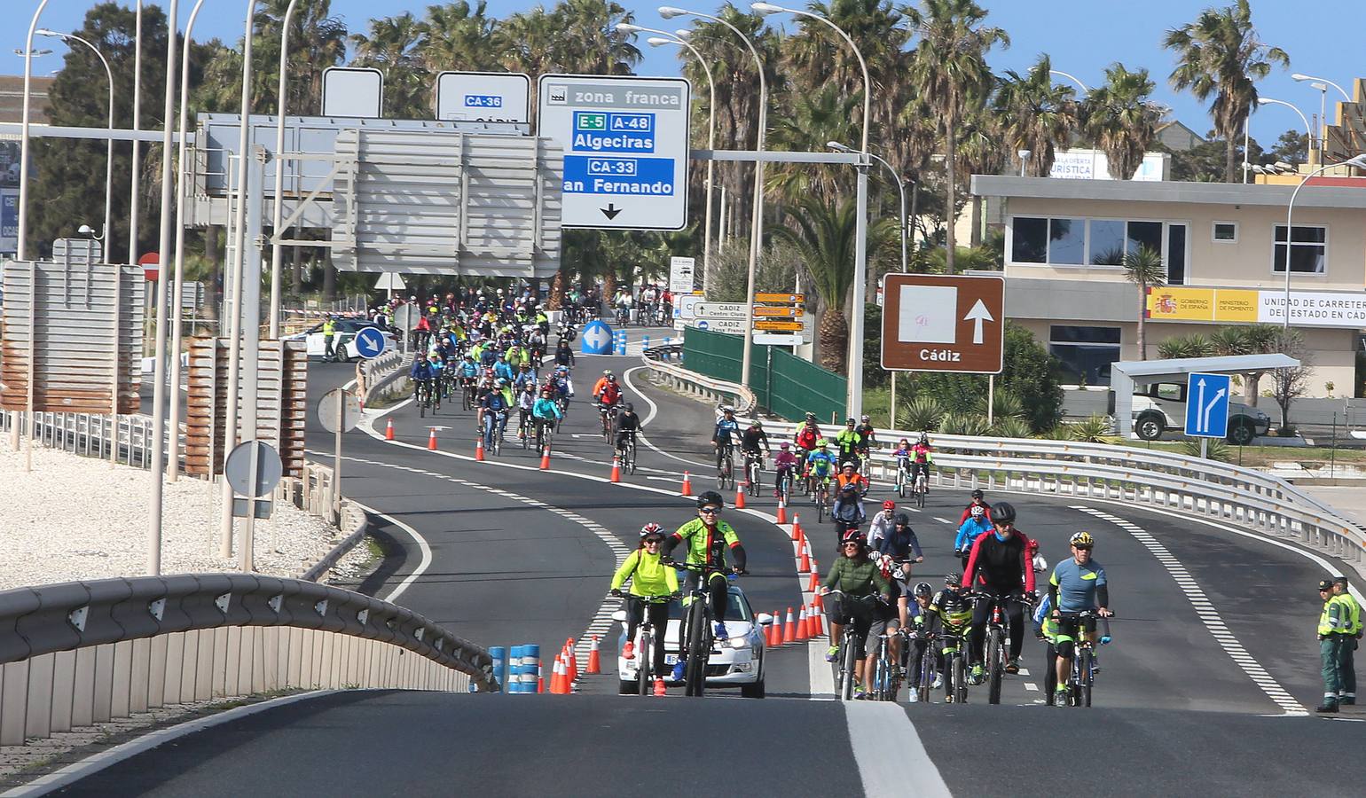 Las imágenes de la biicifestación en el Puente Carranza