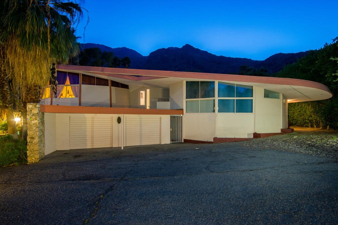 Redonda. La principal particularidad de la casa son sus formas. Según la inmobiliaria, la mansión mide 5.000 metros cuadrados que están dispuestos en cuatro niveles de círculos perfectos