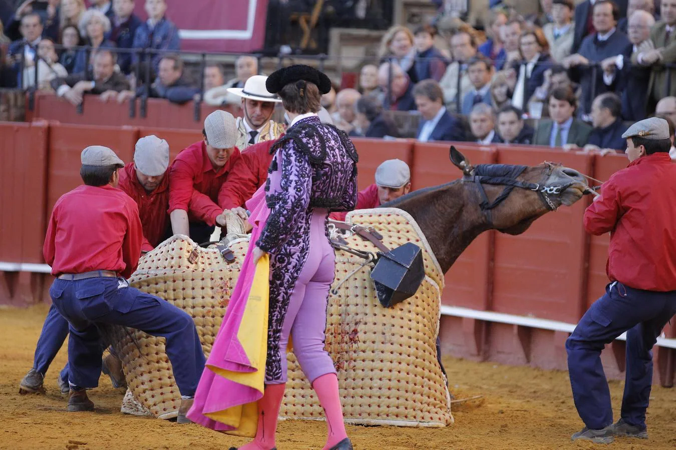 En fotos, corrida de toros del viernes del ciclo continuado de abono en Sevilla 2018