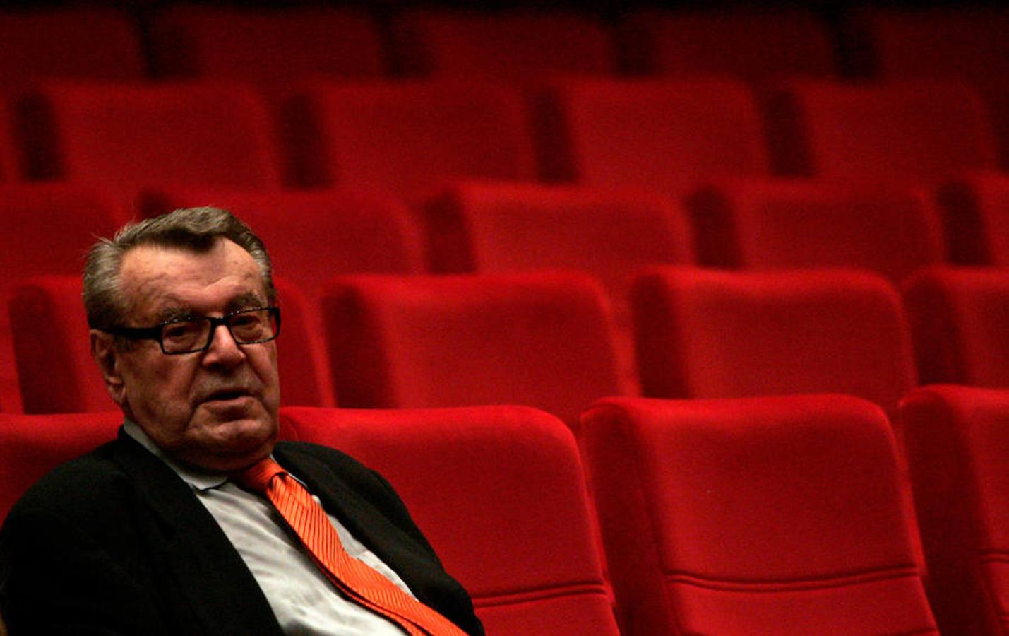 El director fallecido, en una imagen tomada en una sala de cine. 