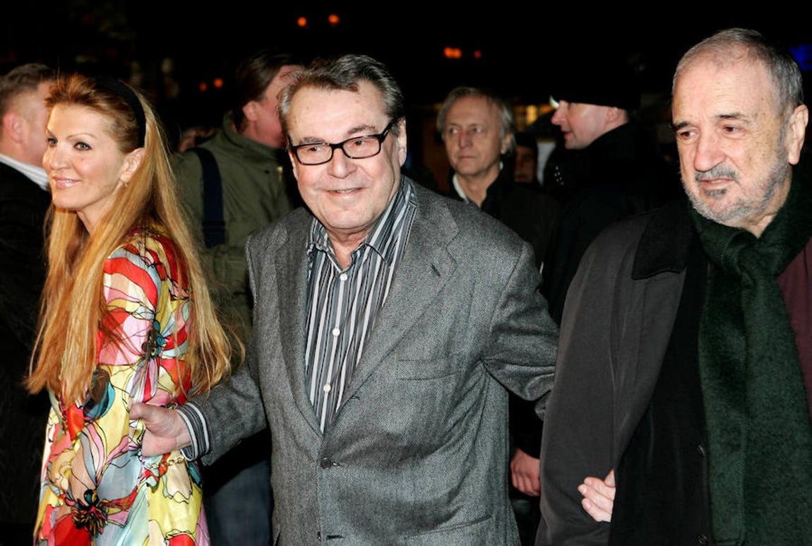 Forman, junto con su esposa y el guionista Jean Claude Carriere. 