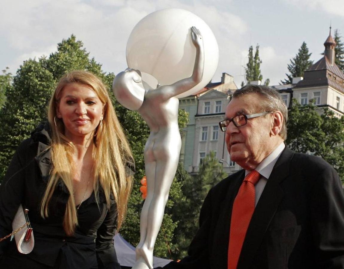 En la imagen, acompañado de su esposa Martina. 