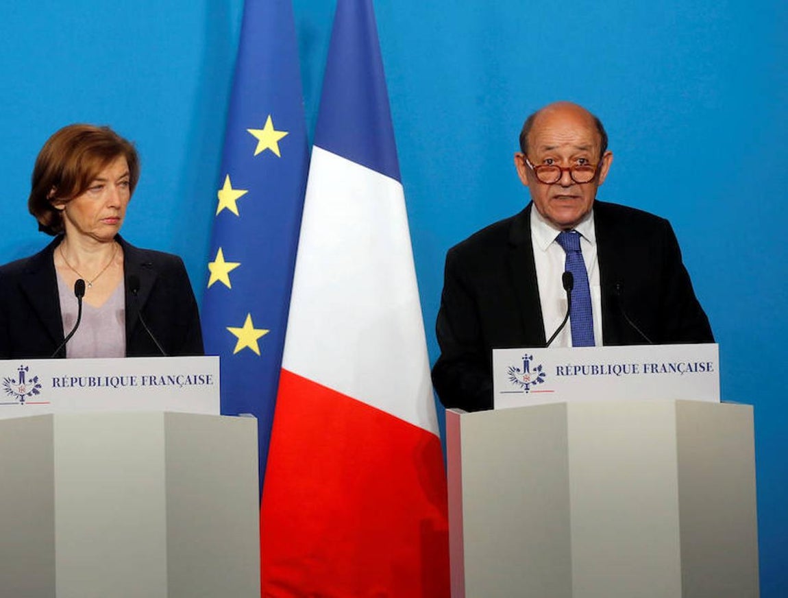 La Ministra de Defensa francesa, Florence Parly, y el Ministro de Asuntos Exteriores, Jean-Yves Le Drian, explican el ataque. 