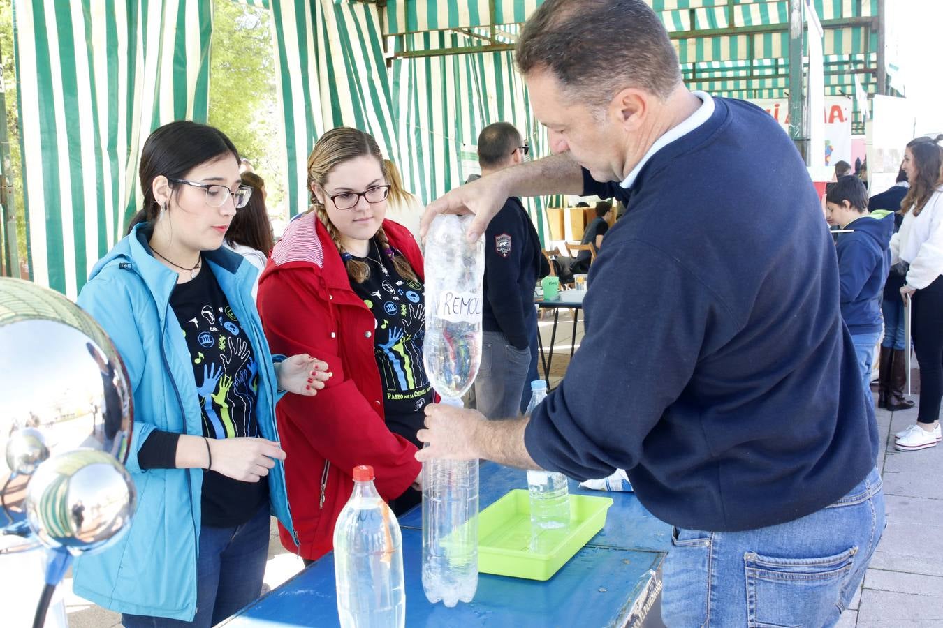 En imágenes, los experimentos del Paseo por la Ciencia en Córdoba