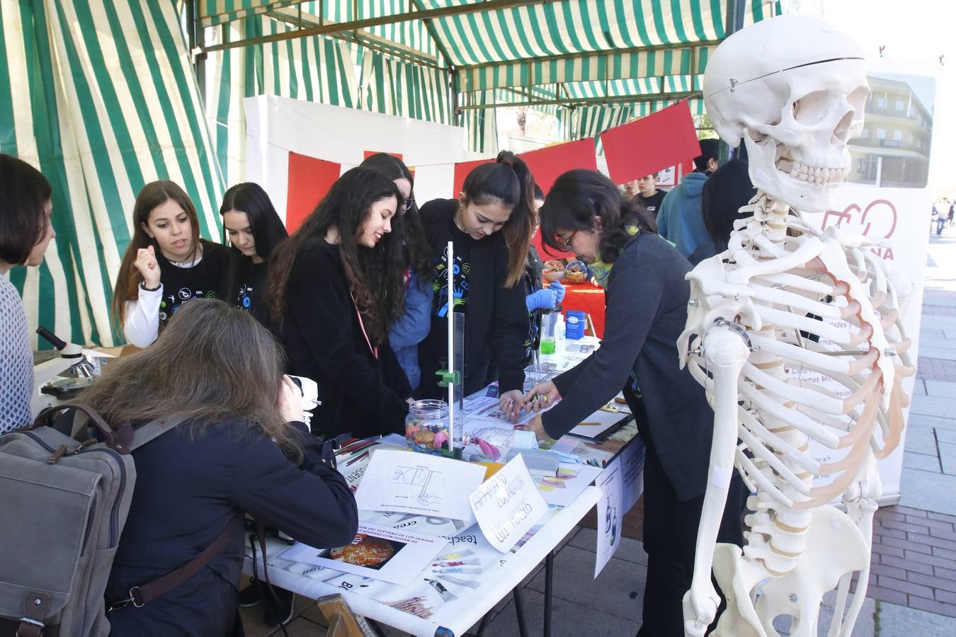 En imágenes, los experimentos del Paseo por la Ciencia en Córdoba