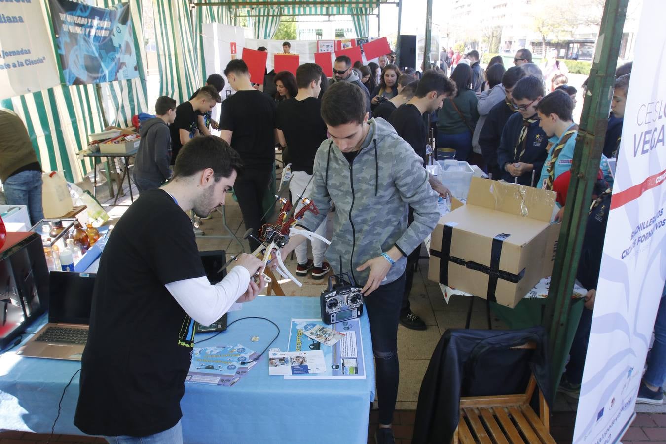 En imágenes, los experimentos del Paseo por la Ciencia en Córdoba