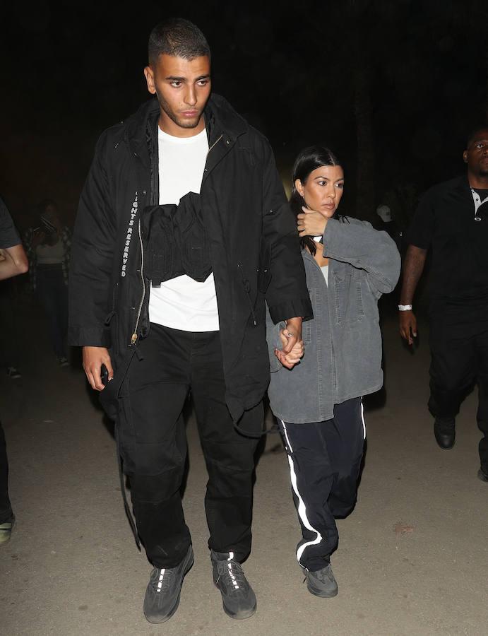 Kourtney Kardashian junto a su novio. 