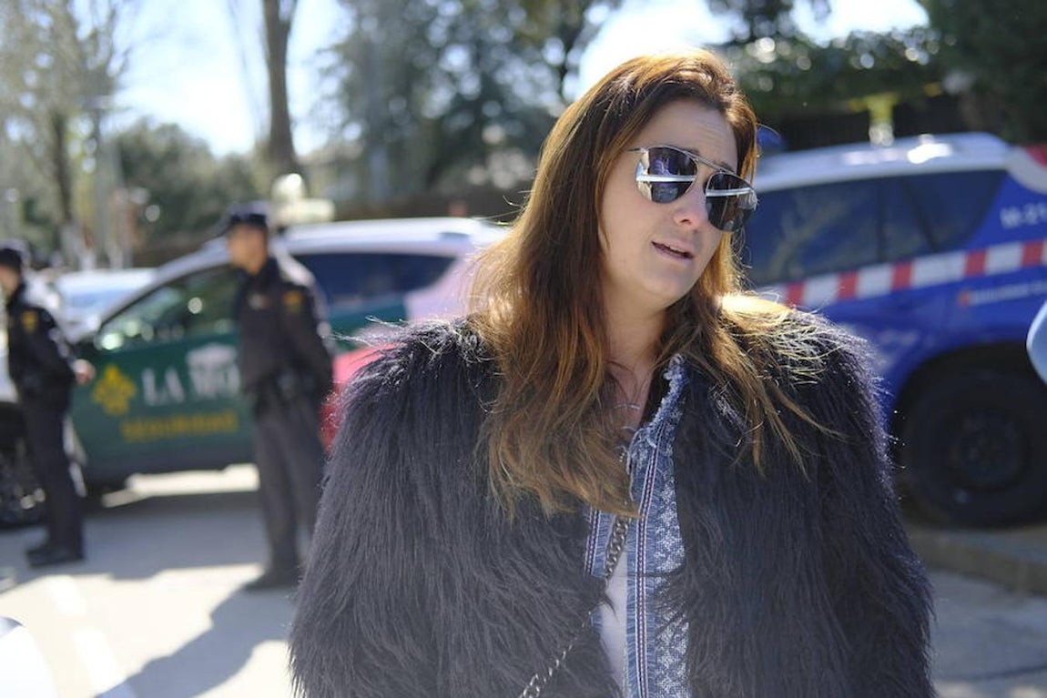 Pese a la fortaleza que mostró en todo momento, Sandra se derrumbó al hablar con los medios congregados. 