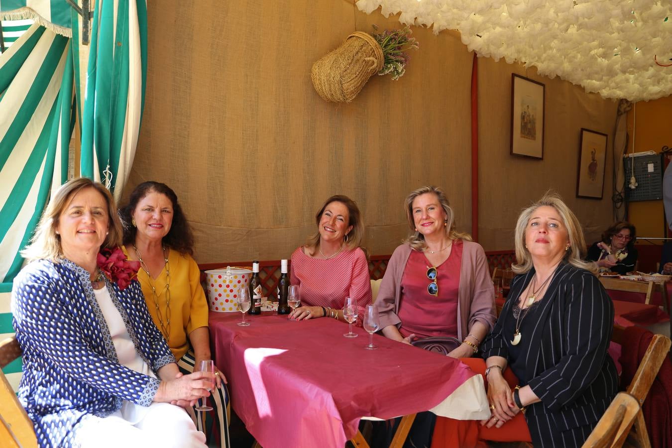 Un paseo por el real de la Feria de Sevilla: Un martes para el recuerdo