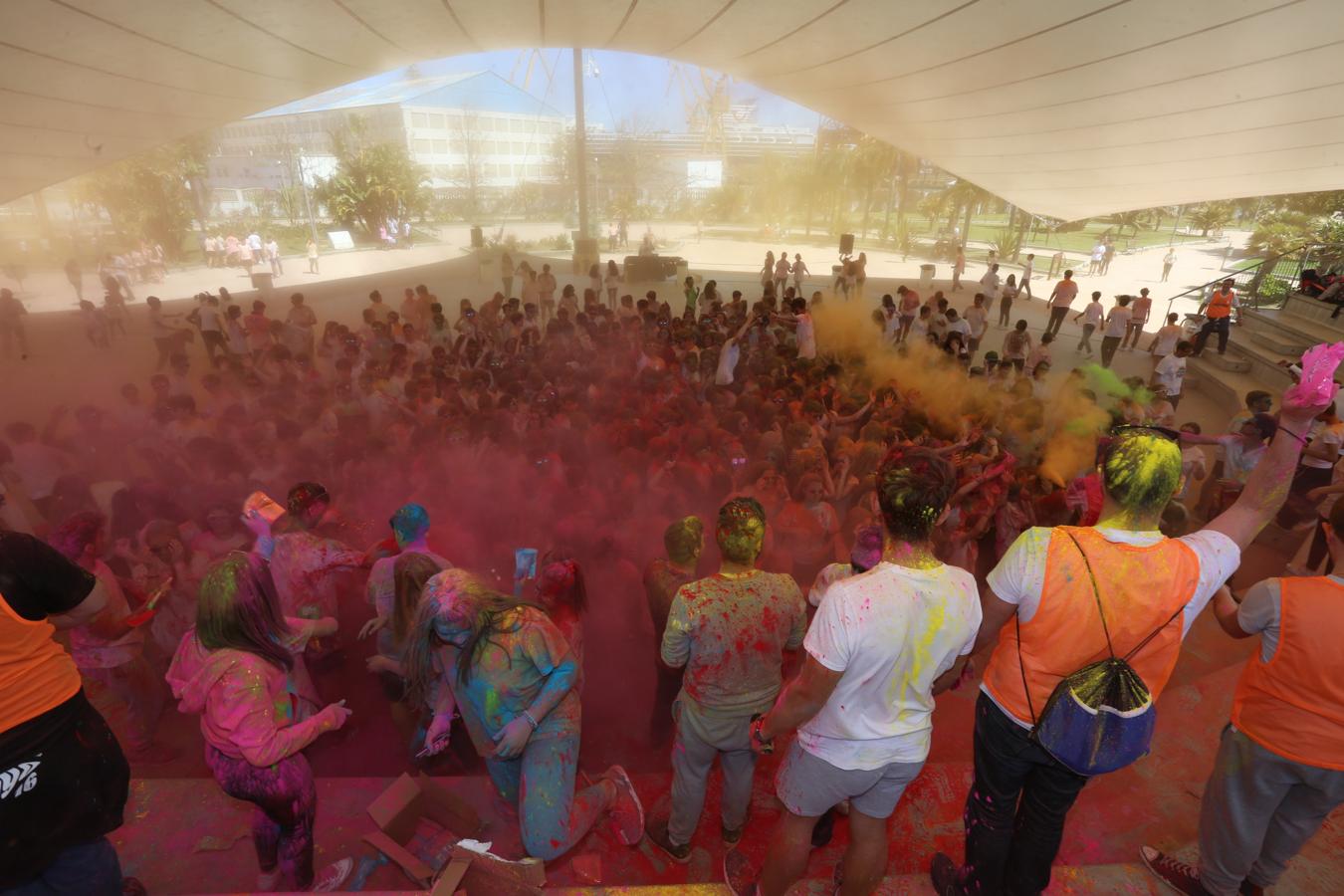 Fotos: La carrera de colores por el Día de la Escuela Católica en Cádiz