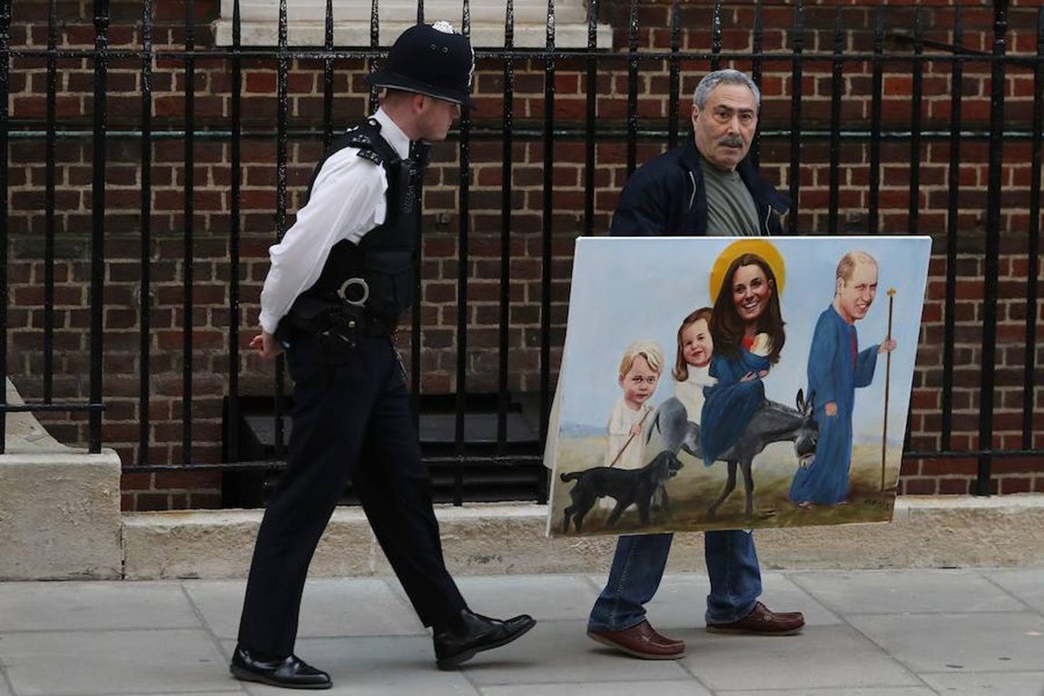 Los británicos dan la bienvenida al nuevo miembro de la Familia Real