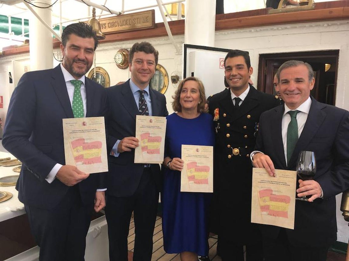 David Castillo (RTS), Yago Botas (DAPSA), Carmen De Carlos, miembro de la tripulación y Salvador Rueda (Mapfre). 