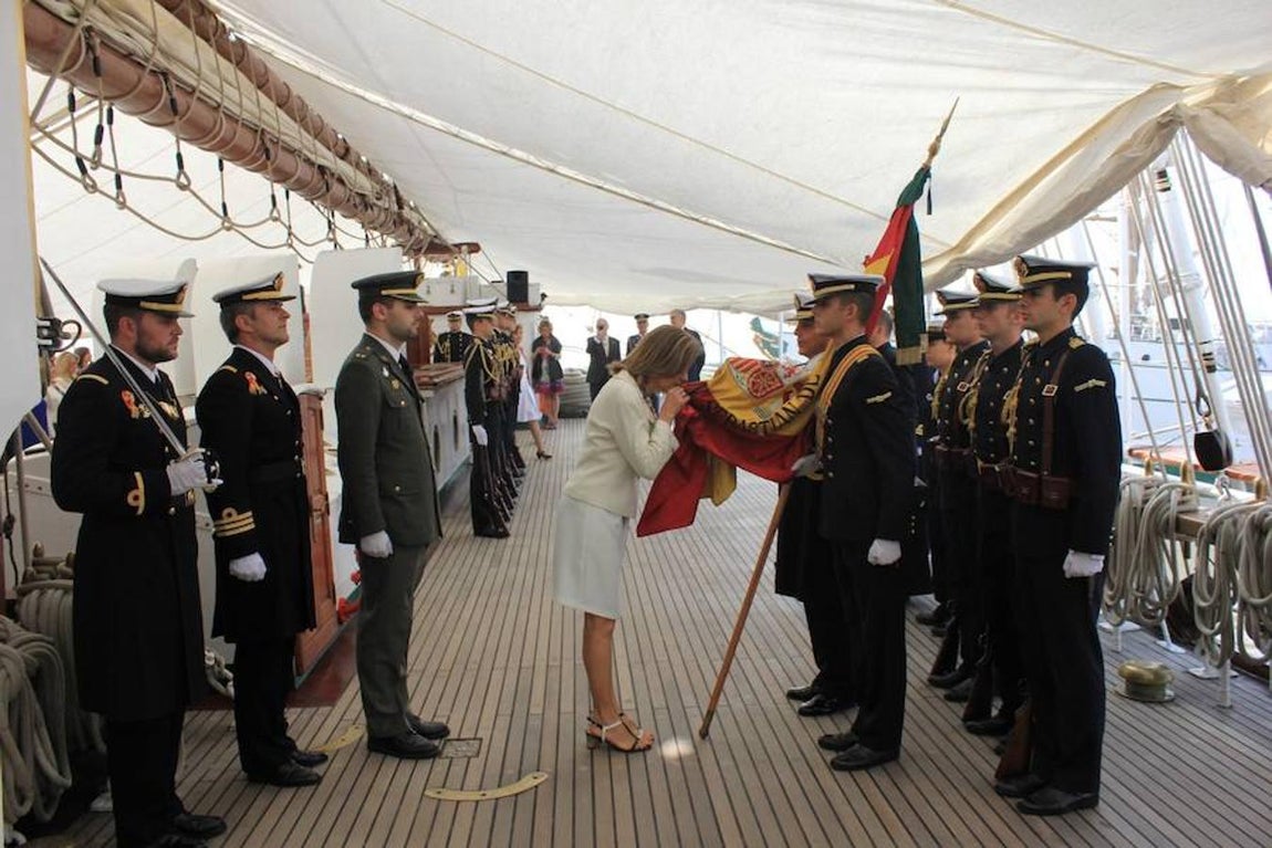 En imágenes, la jura de bandera en el Juan Sebastián Elcano