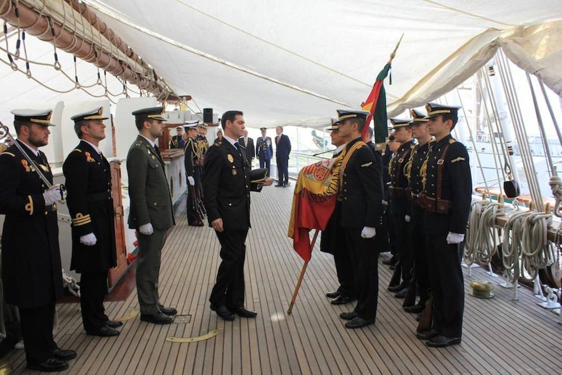 En imágenes, la jura de bandera en el Juan Sebastián Elcano