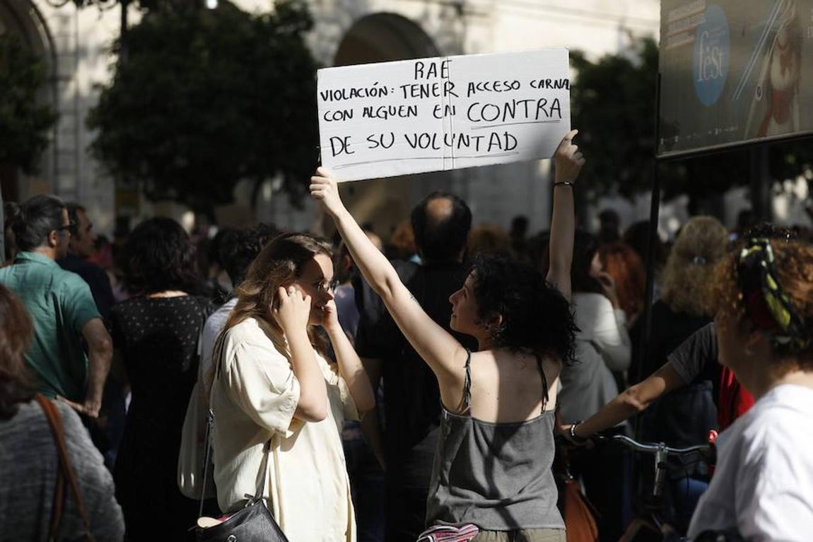 Concentración por el veredicto del caso de «La Manada» en Sevilla.. 