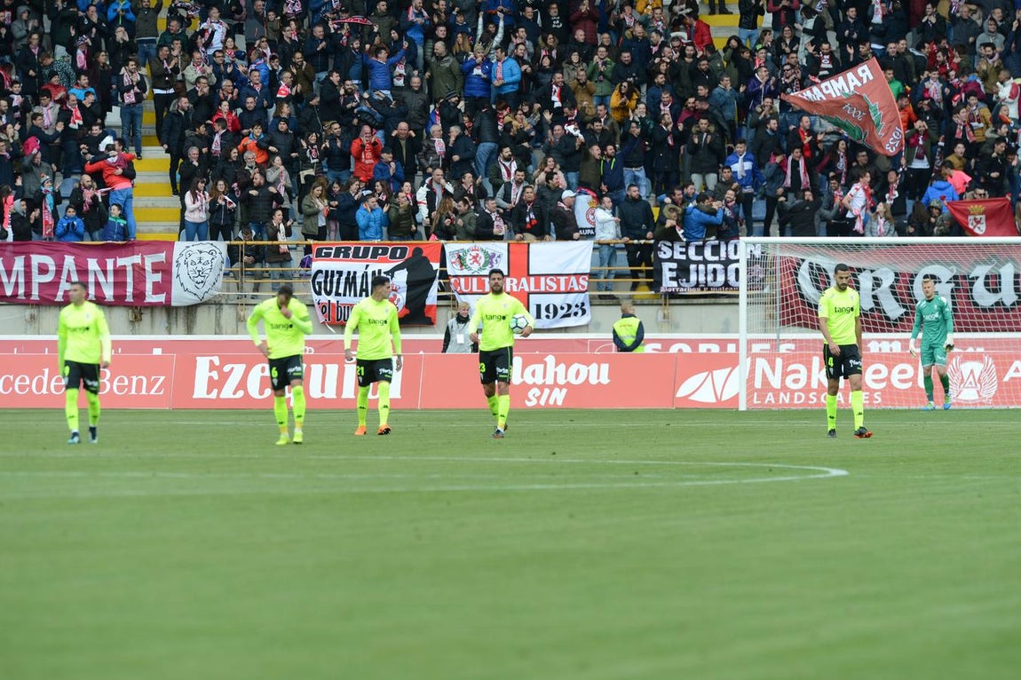 Una derrota en el peor momento. El Córdoba cae ante la Cultural Leonesa (2-1), un rival directo en la lucha por la salvación