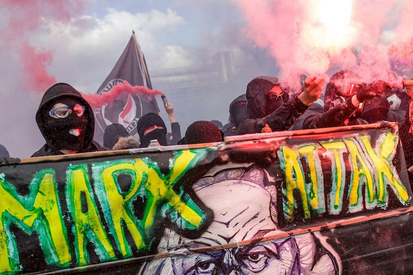Las espectaculares imágenes de los disturbios en París por el Primero de Mayo