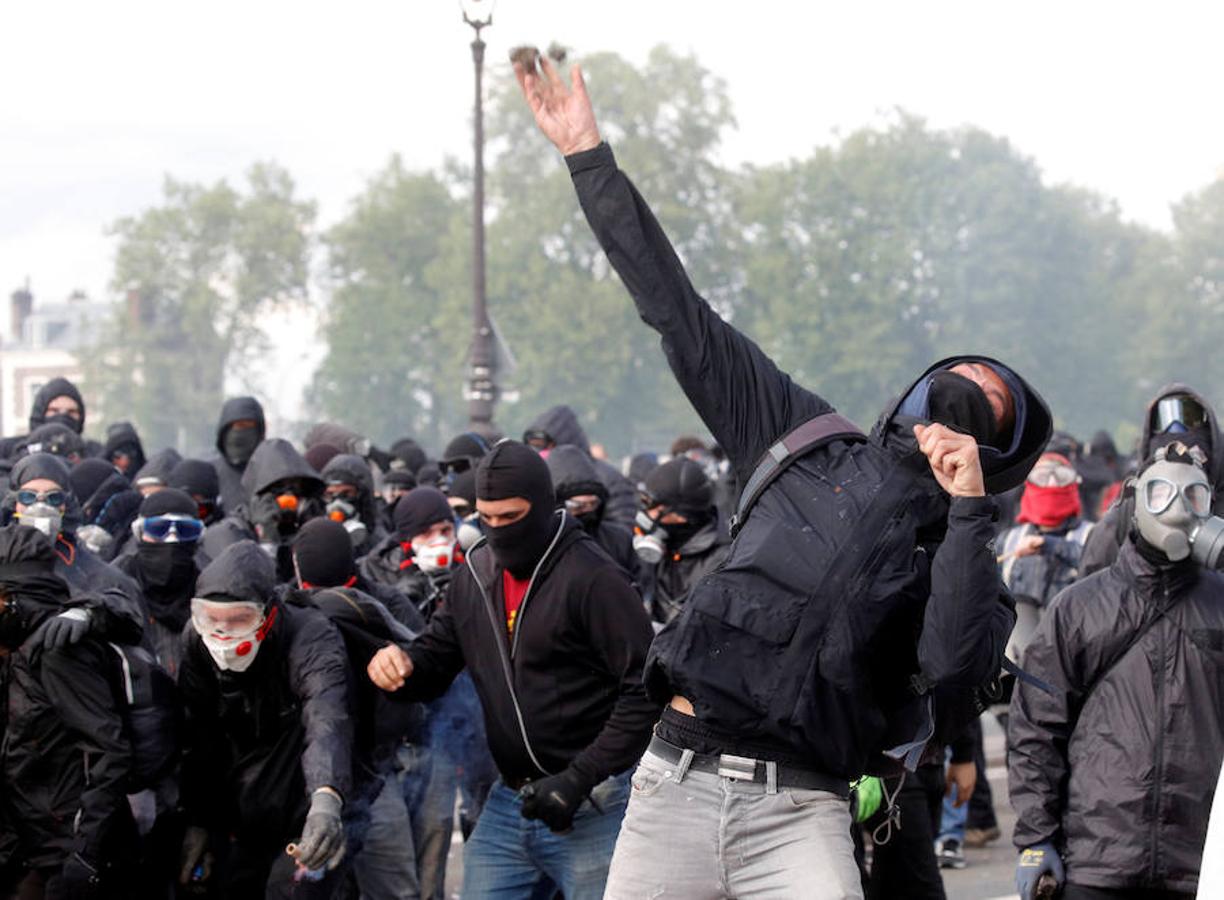 Las espectaculares imágenes de los disturbios en París por el Primero de Mayo. 