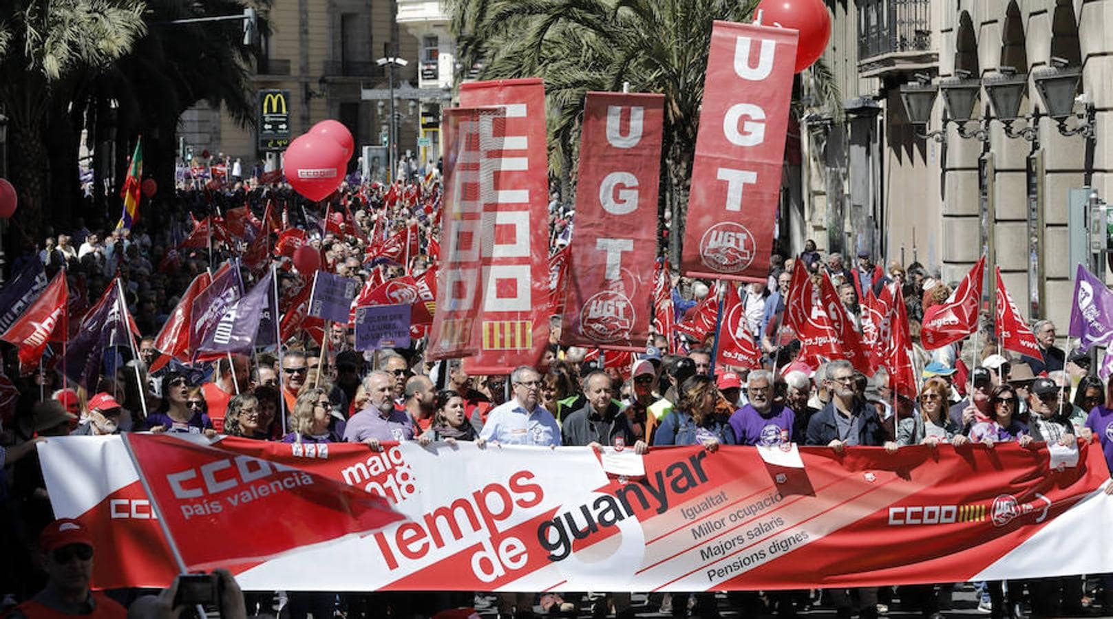 Los sindicatos CCOO PV y UGT-PV celebran el Primero de Mayo con una manifestación bajo el lema «Tiempo de ganar derechos» en igualdad, empleo, salarios y pensiones. 