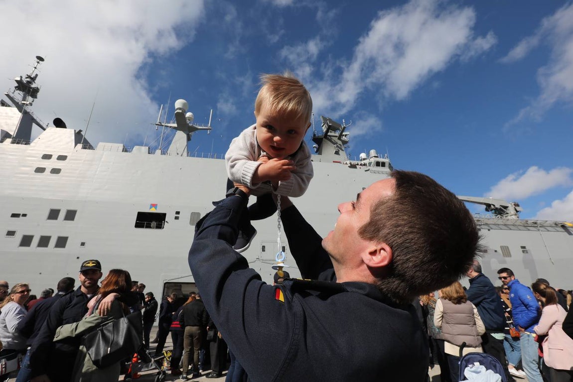 Fotos: Despedida al &#039;Juan Carlos I&#039; en la Base Naval de Rota