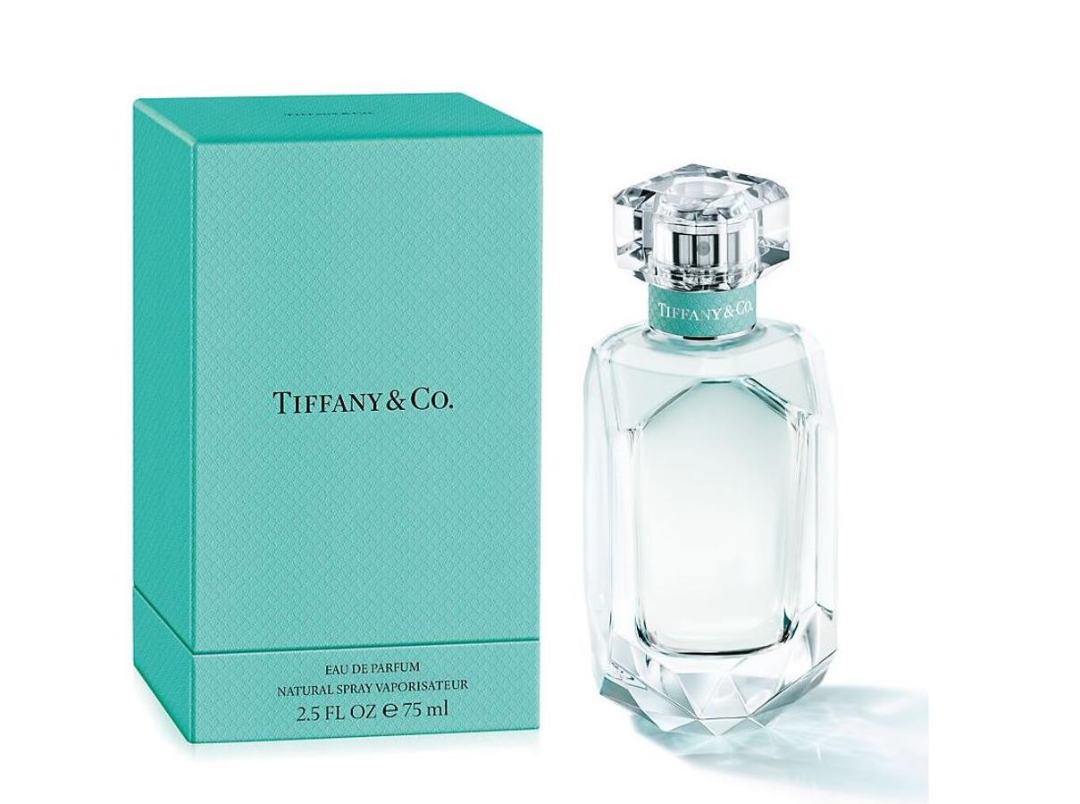 Suave: Tiffany &amp; Co. La principal baza que ofrece el perfume de la famosa joyería es que la casa ofrece la posibilidad de personalizarlo mediante el grabado de tres letras. Su aroma es perfecto para la primavera: fresco y suave, lo consiguen la mandarina, la bergamota y el limón, que se perciben desde el primer contacto. Sus notas de fondo siguen siendo cítricas, entre ellas destaca el pachuli. Precio: 75 euros