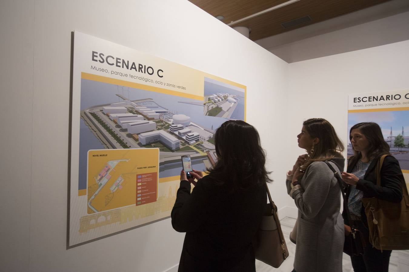 Exposición sobre la integración del muelle en la ciudad