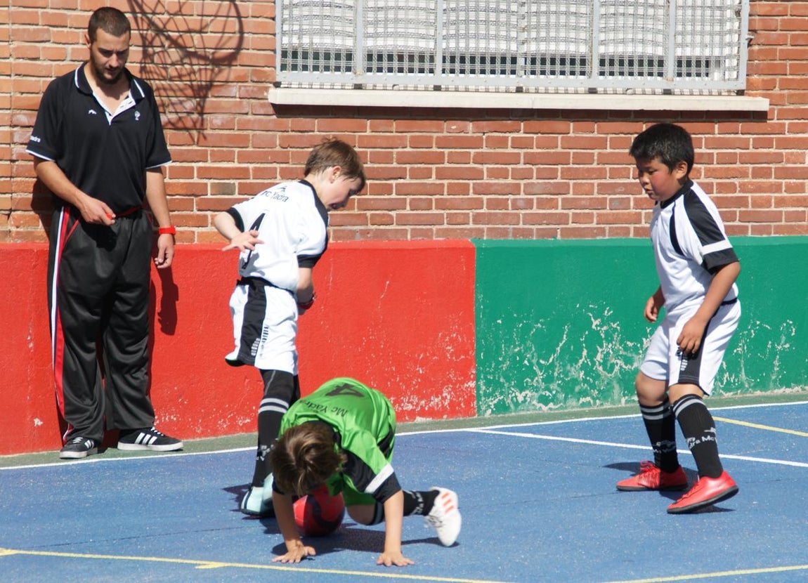 Las mejores imágenes del partido de fútsal benjamín mixto entre Ntra. Sra. Sagrado Corazón y Capuchinos “B”