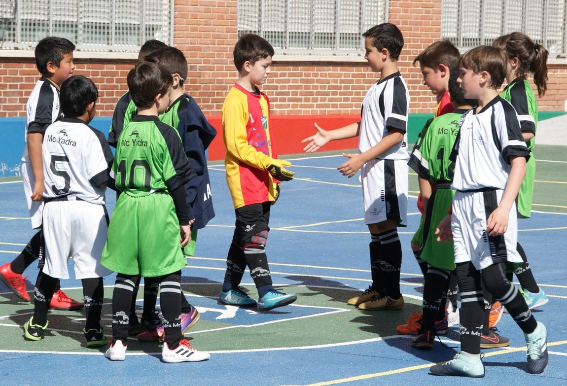 Las mejores imágenes del partido de fútsal benjamín mixto entre Ntra. Sra. Sagrado Corazón y Capuchinos “B”