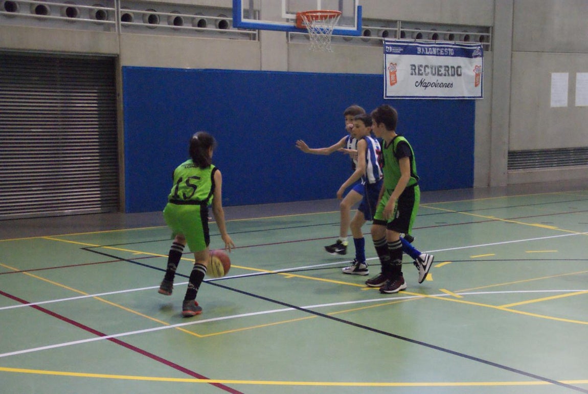 Las mejores imágenes del partido de baloncesto alevín masculino entre Ntra. Sra. Recuerdo y Sagrada Familia Jorge Juan