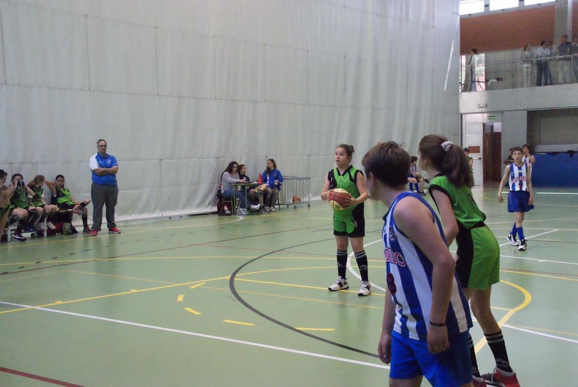 Las mejores imágenes del partido de baloncesto alevín masculino entre Ntra. Sra. Recuerdo y Sagrada Familia Jorge Juan