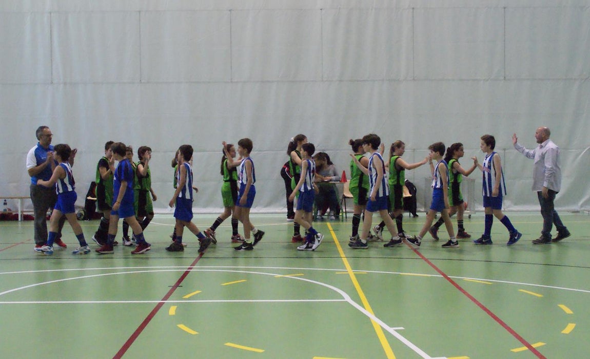 Las mejores imágenes del partido de baloncesto alevín masculino entre Ntra. Sra. Recuerdo y Sagrada Familia Jorge Juan
