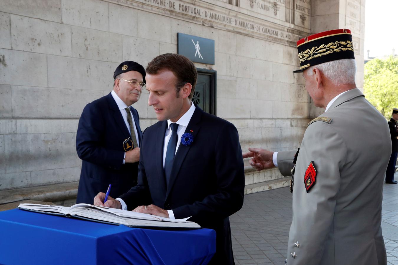 Macron conmemora el final de la Segunda Guerra Mundial en París