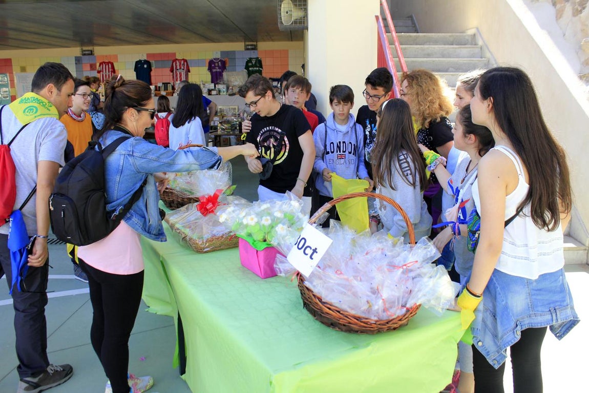 La marcha del colegio Santiago el Mayor, en imágenes