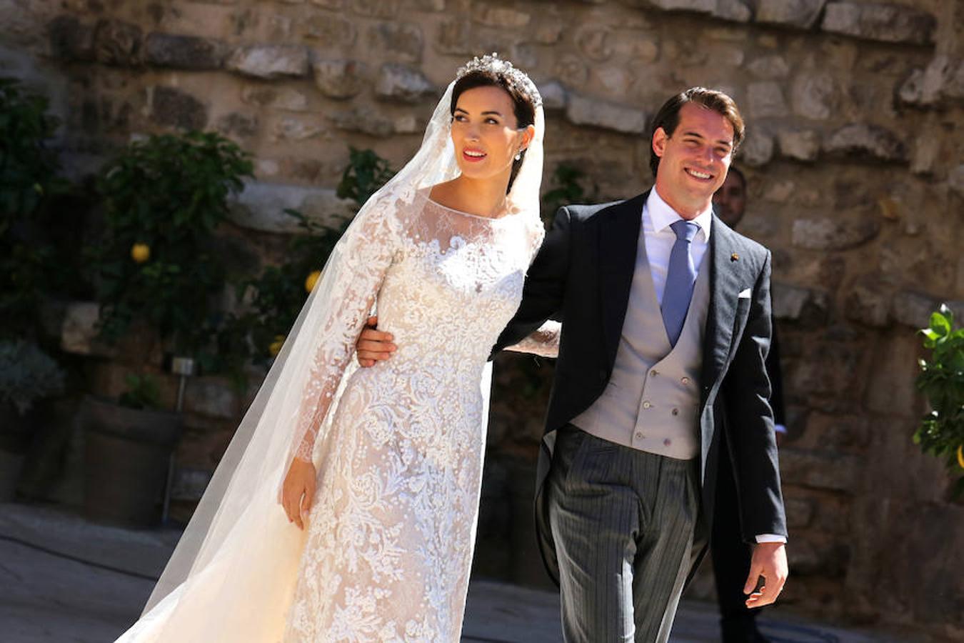 Clara de Luxemburgo. También de Elie Saab, el vestido de novia de Clara de Luxemburgo recordaba al de Estefanía de Luxemburgo y tenía un claro protagonista: el encaje