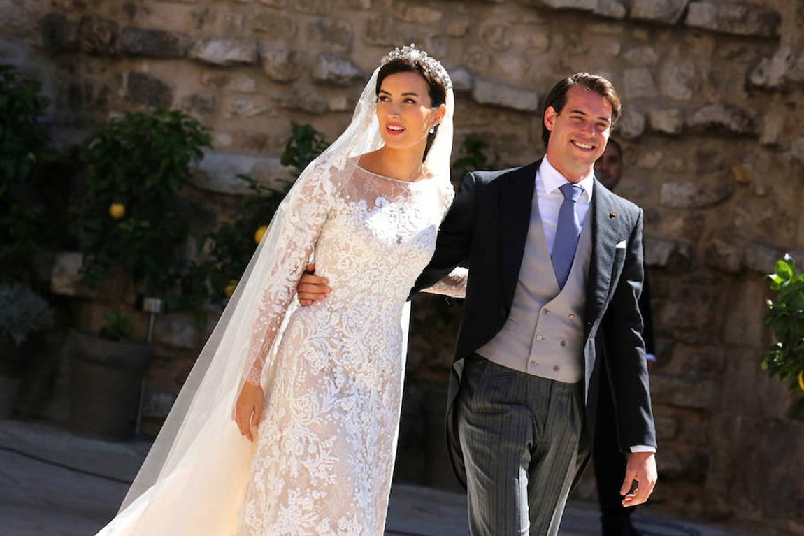 Clara de Luxemburgo. También de Elie Saab, el vestido de novia de Clara de Luxemburgo recordaba al de Estefanía de Luxemburgo y tenía un claro protagonista: el encaje