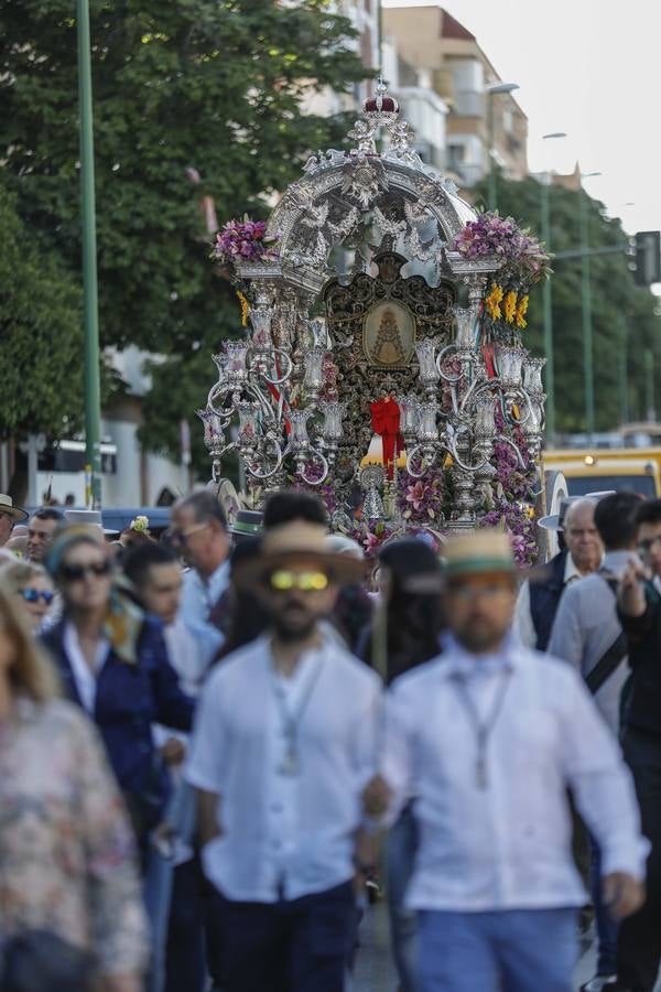 La salida de la hermandad del Cerro del Águila para El Rocío 2018