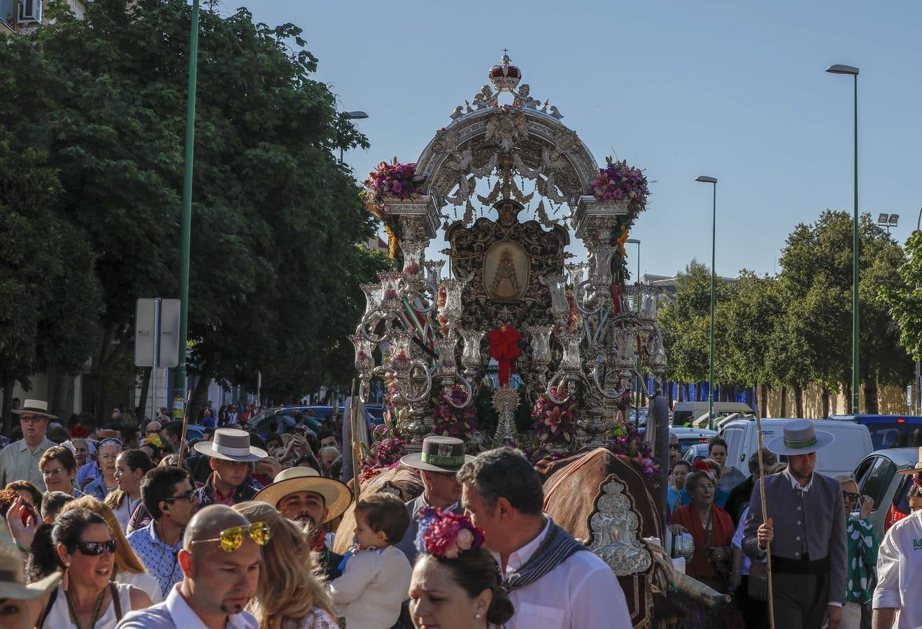 La salida de la hermandad del Cerro del Águila para El Rocío 2018